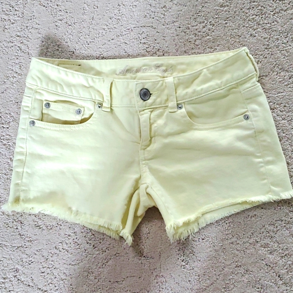 American Eagle Size 2 Distressed Yellow Shorts